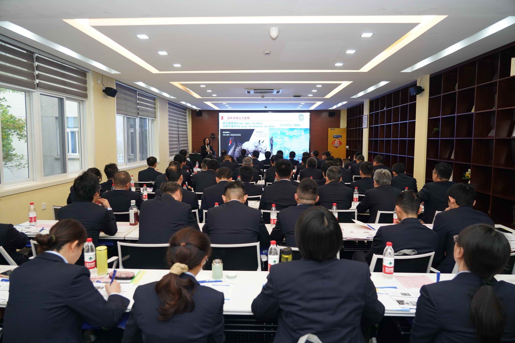 吕书记授课2_副本.jpg 吕书记授课2_副本.jpg